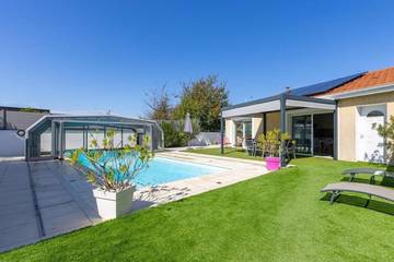 Location de vacances pour 6 personnes, avec terrasse ainsi que jardin et piscine à Bourg-en-Bresse