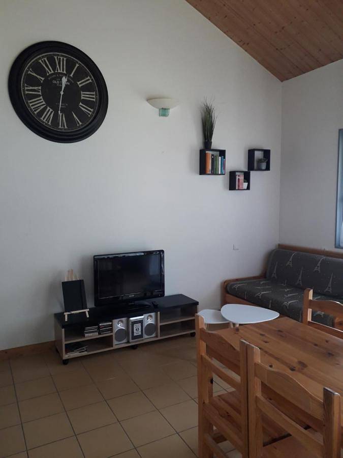 Two-Bedroom Chalet in Nontron, Parc naturel régional Périgord-Limousin