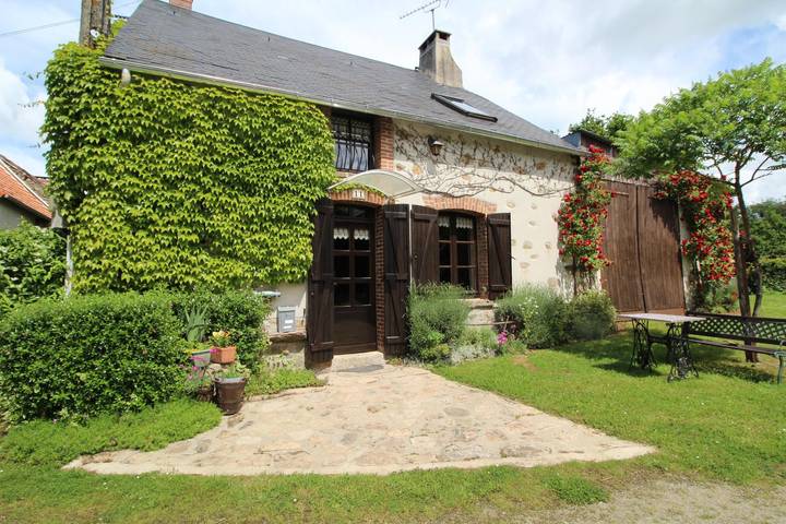 Gîte pour 6 personnes, avec jardin à Saint-Sulpice-les-Feuilles