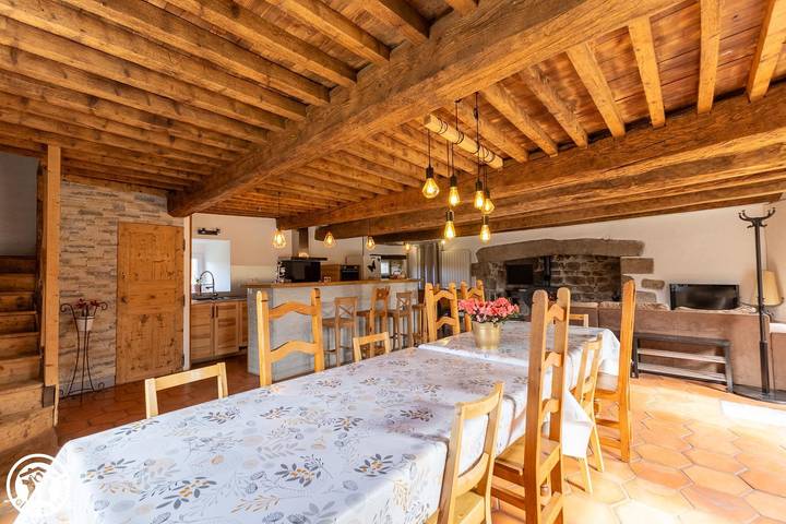 Gîte pour 12 personnes, avec Terrasse ainsi que Jardin et Vue