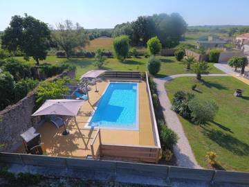 Gîte pour 8 personnes, avec vue ainsi que piscine et jardin, animaux acceptés à Jau-Dignac-et-Loirac