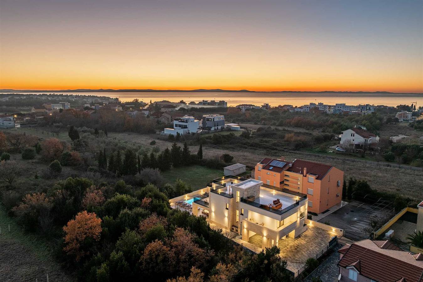 Luxuriöse Villa mit teilweisem Meerblick | Private Pool und Whirlpool | Für 10 Personen in Nin, Zadar