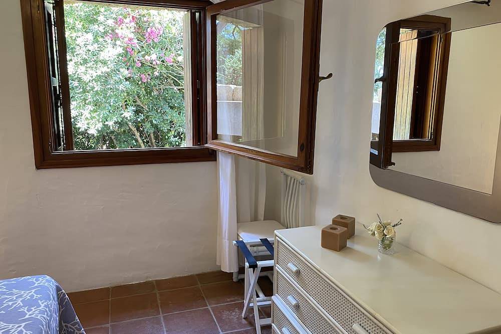 Domus Olivarum-Costa Smeralda  New! 7 guest, 3 room, 2 bathroom, 2 Pk, Wifi A/C in Cala di Volpe, Arzachena