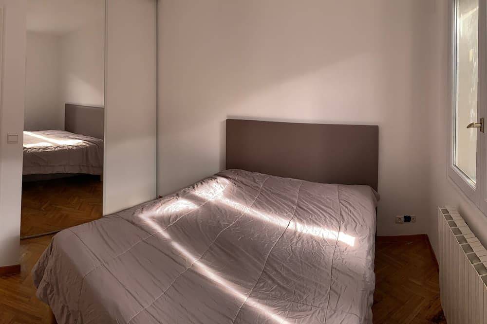 Entire apartment, Spacious Apartment Close To All Amenities in Contes, Nice region