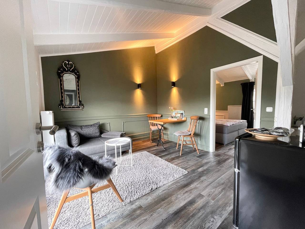 Ganze Ferienwohnung, Rosenhof-Lodge balcony suite green in Hanerau-Hademarschen, Rendsburg-Eckernförde