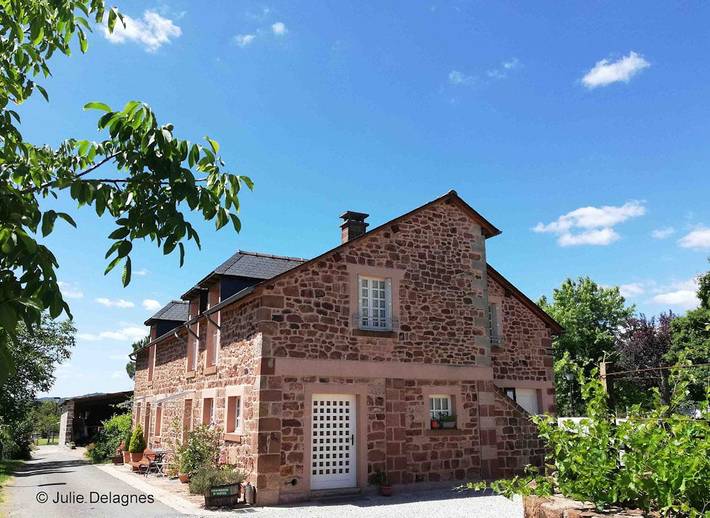 Chambre d’hôte pour 2 personnes, avec jardin et piscine à Nauviale