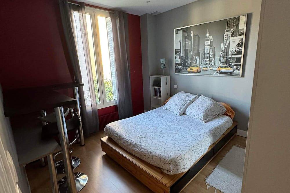 Appartement entier, Appartement de 75m2 entre Paris/Versailles in Chaville, Hauts-de-Seine