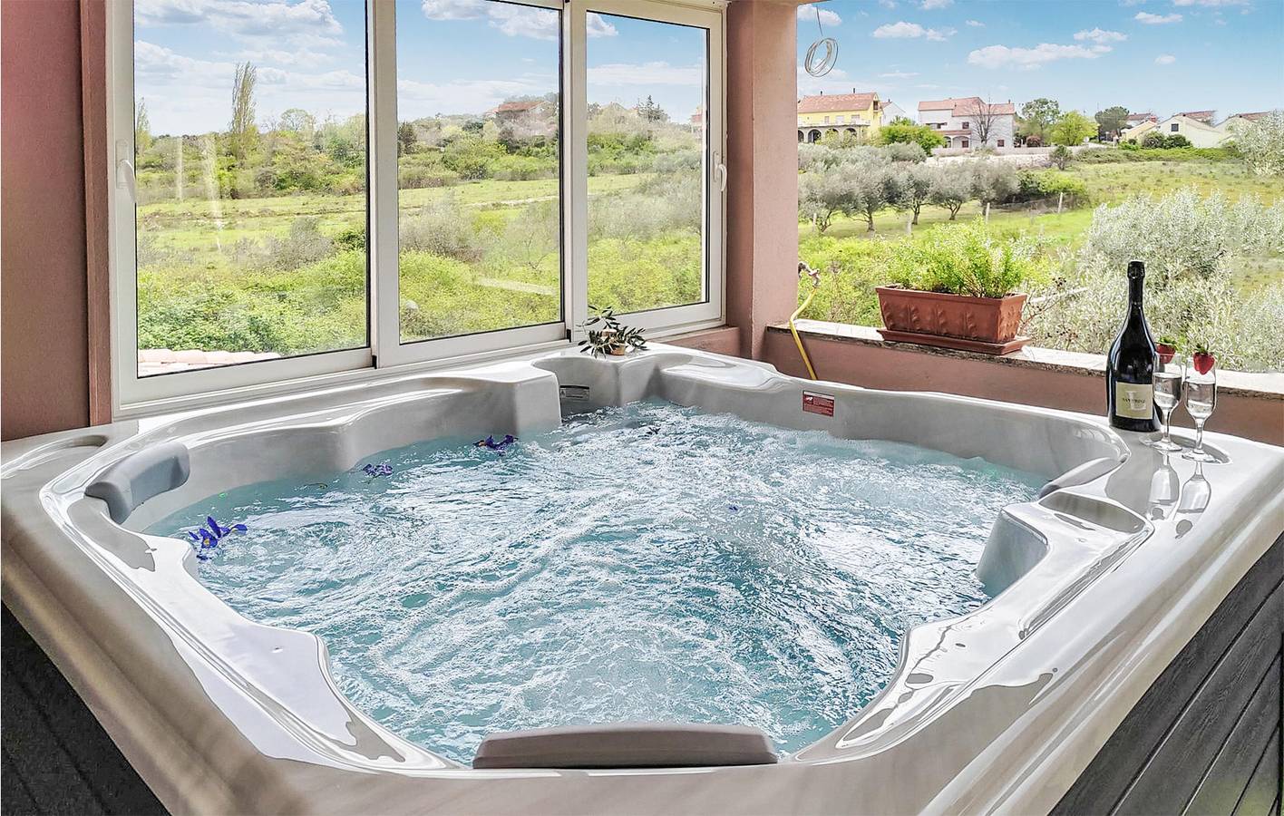 Encantador, a 2 km de la costa: apartamento de 120 m² con piscina, terraza y wifi in Ciudad de ZadarZadar, Zadar (Municipality)