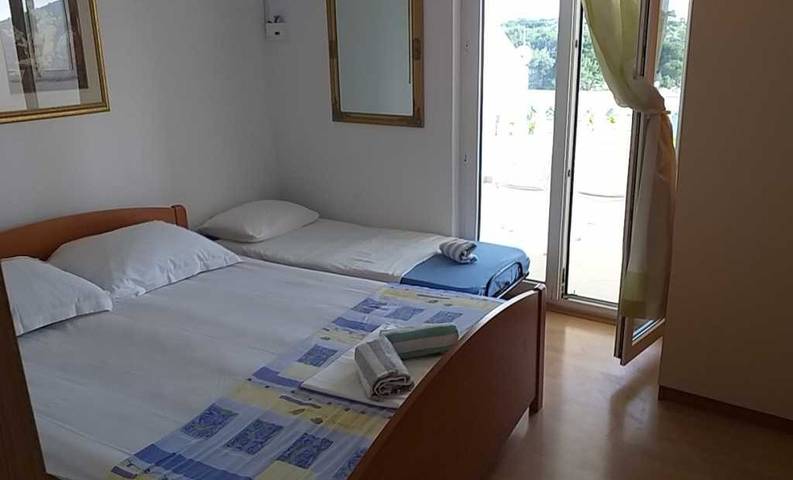 Gîte pour 3 personnes, avec balcon à Tribunj - 2