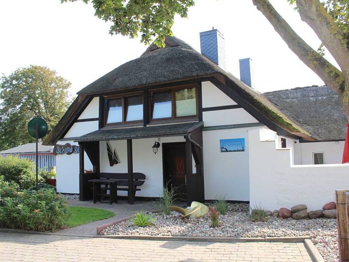 Ferienwohnung für 4 Personen, mit Garten und Terrasse, mit Haustier in Ahrenshoop