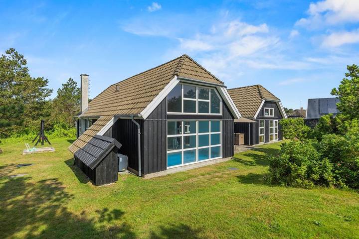 Ferienhaus mit Meerblick für 10 Personen, mit Balkon/Terrasse und Whirlpool sowie Pool und Sauna in Blavand