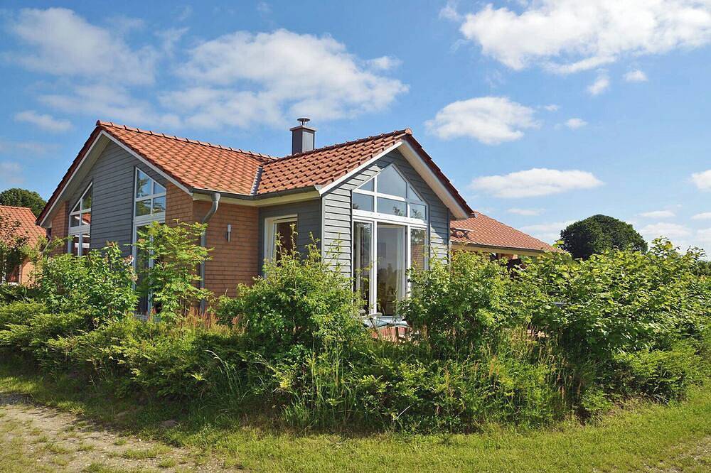 Das exklusive Ferienhaus \"Windrose“ ist ideal für eine 6-köpfige Familie oder befreundete Paare und bietet an heißen Tagen eine Abkühlung an der nahegelegenen Badestelle in Kosel, Rendsburg-Eckernförde