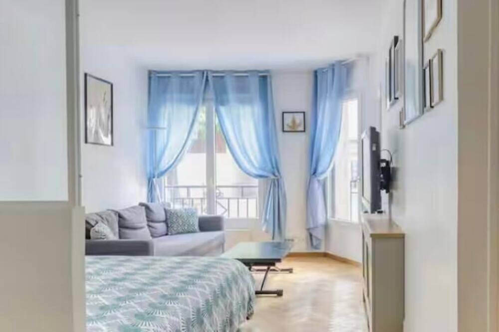 Entire apartment, Near Paris for 4 people + Parking in Issy-les-Moulineaux, Hauts-de-Seine