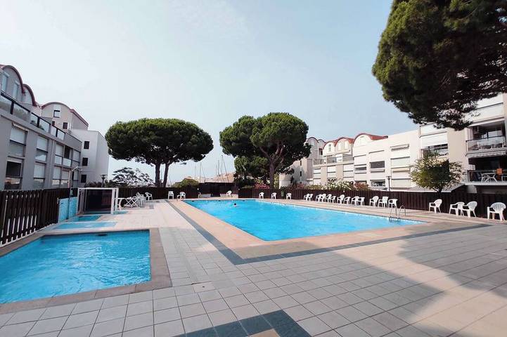 Location de vacances pour 4 personnes, avec balcon et piscine à Gruissan