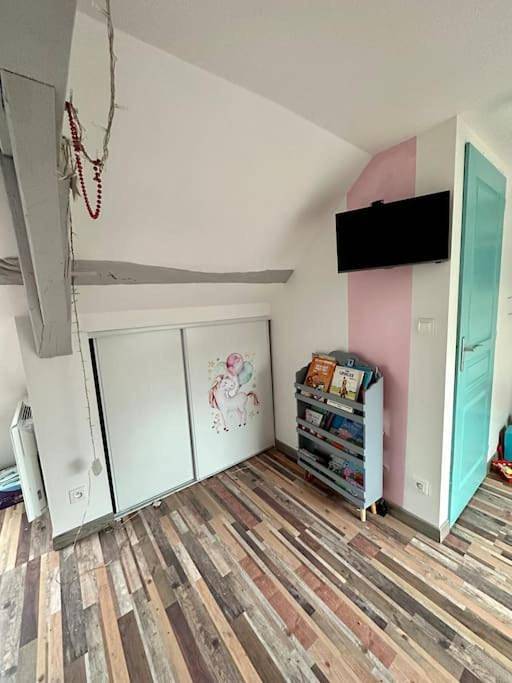 Three-Bedroom House in Chazé-sur-Argos, Région de Segré
