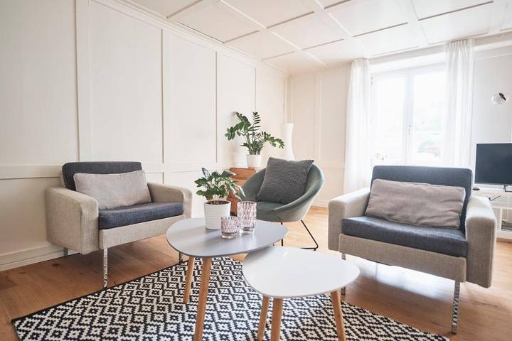 Ferienwohnung für 5 Personen, mit Terrasse und Ausblick in Glarus