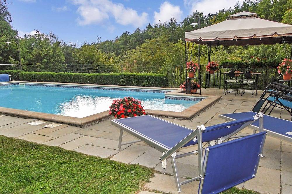 Sehr privates freistehendes Ferienhaus mit privatem solarbeheizten Pool in Villa Collemandina, Garfagnana