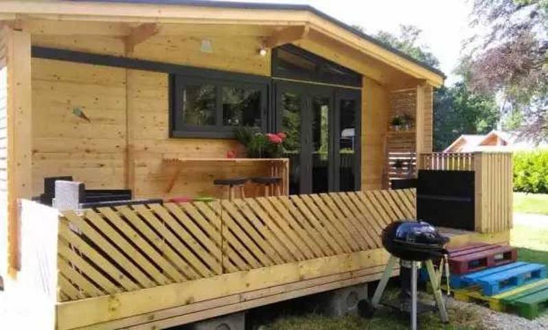 Camping pour 6 personnes, avec piscine et terrasse ainsi que sauna et jacuzzi, animaux acceptés dans l' Aube