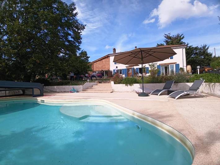 Location de vacances pour 5 personnes, avec Terrasse et Jardin ainsi que Piscine et Vue à Hauterives