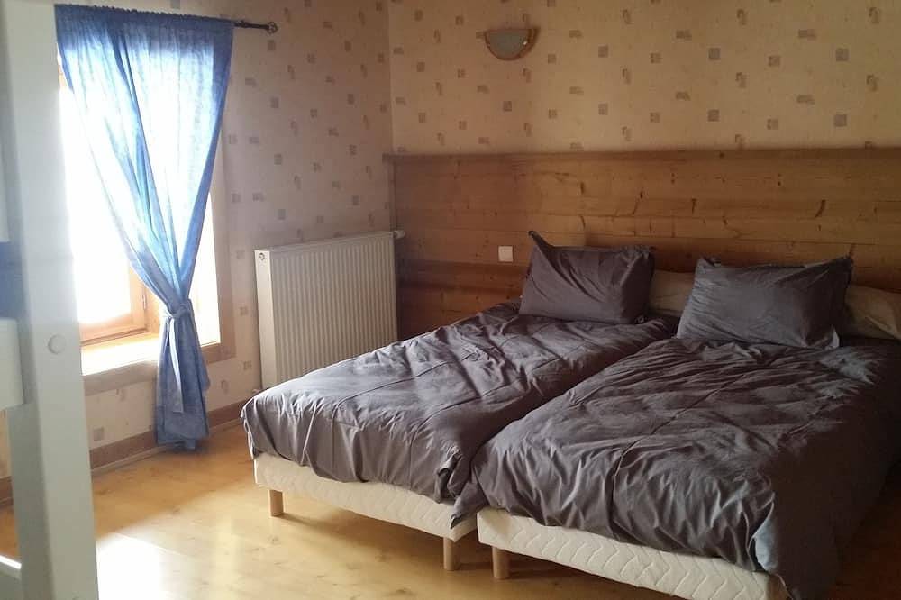 Appartement entier, Gite 3 Chambres 9 Couchages in Septmoncel Les Molunes, Parc naturel régional du Haut-Jura