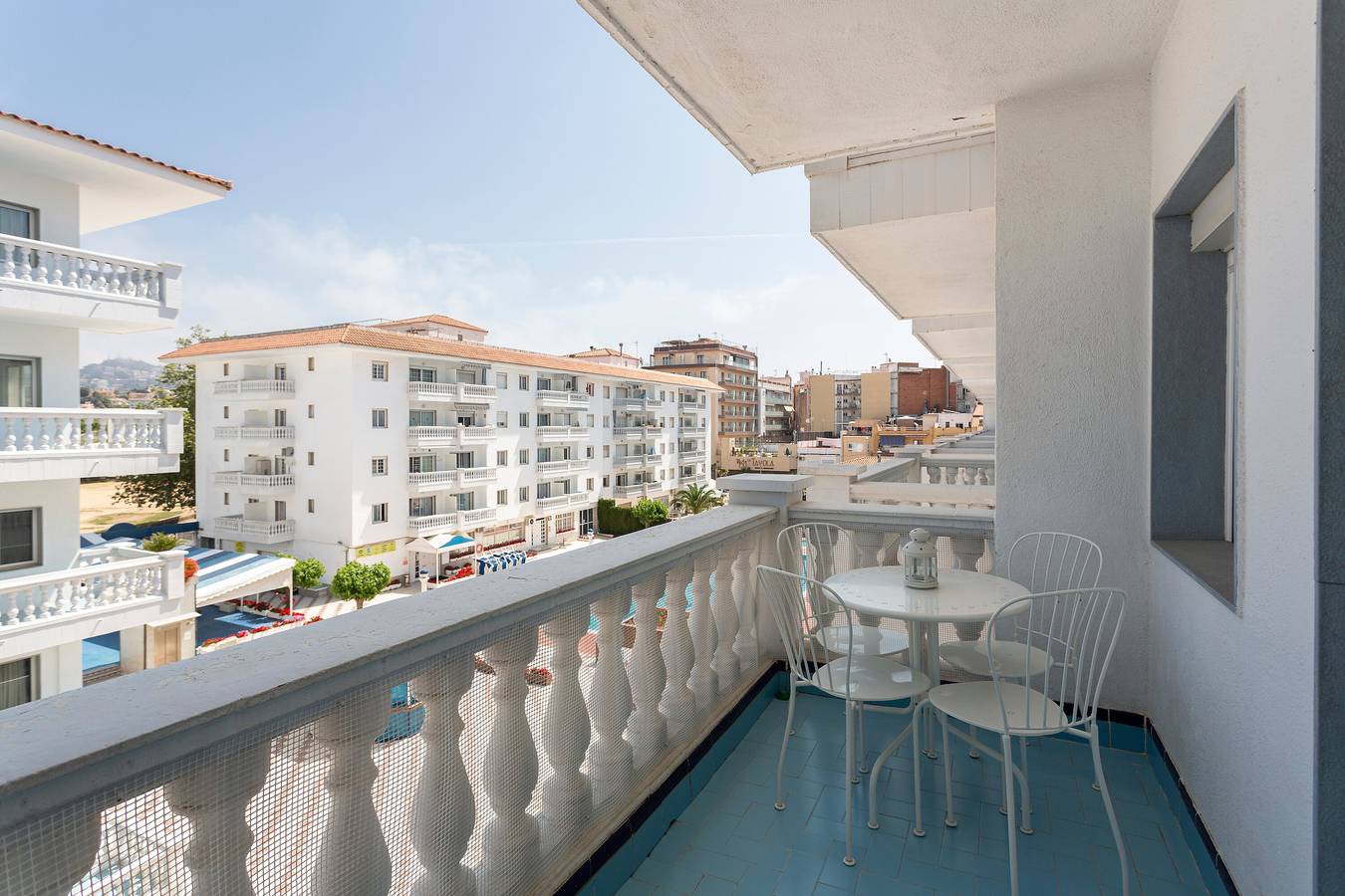 Entire apartment, Holiday Apartment near the Beach with Pool, Wi-Fi, Garden & Terrace in Els Pins Blanes, Blanes