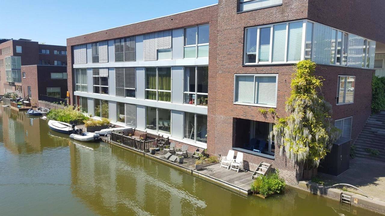 Geheel vakantieappartement, The Water Studio in Amsterdam Oost, Nederlandse kust