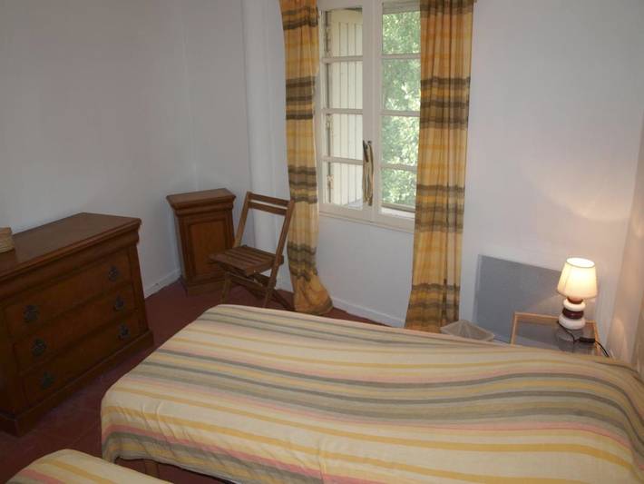 Gîte pour 6 personnes, avec vue ainsi que piscine et jardin à Cannes-et-Clairan - 4