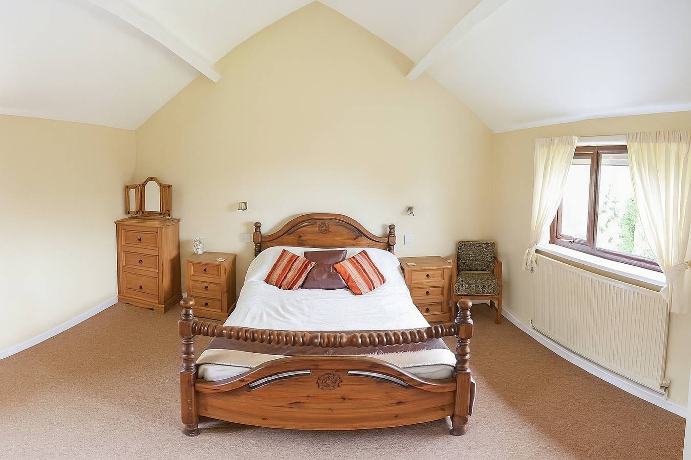 3 Bed Cottage-Sleeps 6-Garden-Hot Tub-Games Room in Cardigan Bay