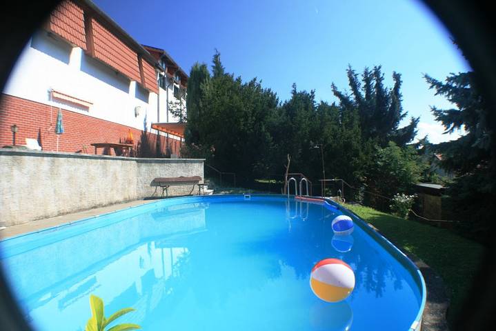 Bungalow für 4 Personen, mit Balkon/Terrasse und Sauna sowie Pool und Balkon in Thüringen - 3