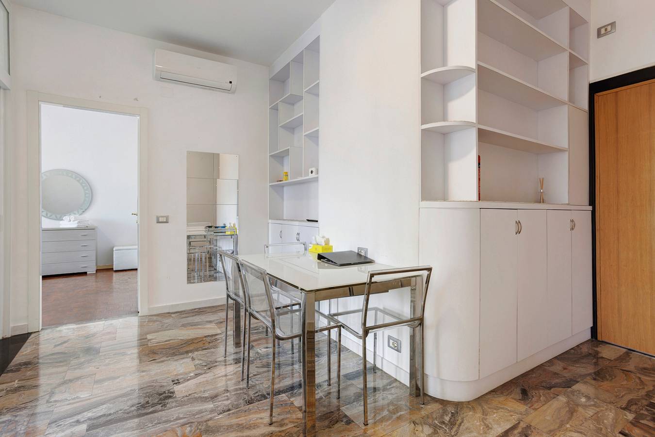 Apartamento entero, Luminoso piso en Affori, Milán, con balcón en cada habitación in Milán, Provincia de Milan