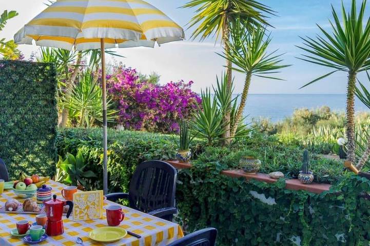 Ganze Wohnung, Ruhige Ferienwohnung in Sciacca mit Terrasse, Garten und Grill und Meerblick in Localita San Giorgio, Sciacca