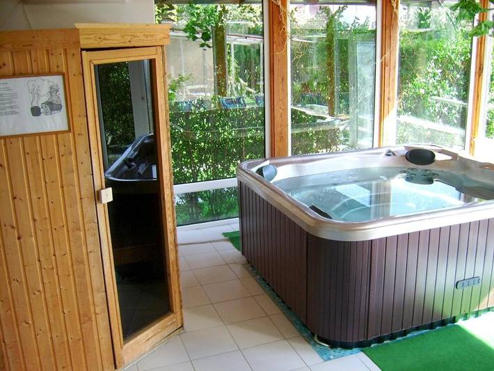 Gîte pour 3 personnes, avec jardin et jacuzzi ainsi que terrasse et sauna à Eger - 2