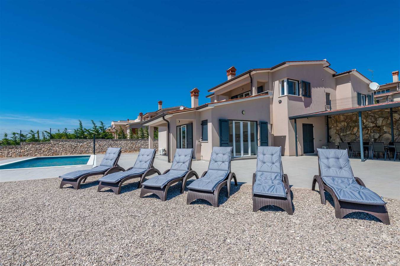 Villa Ema, eine wunderschöne Villa nur wenige Minuten vom Meer entfernt in Raša, Ostküste Istrien