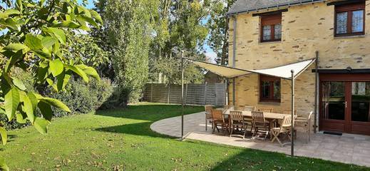 Gîte pour 11 personnes, avec piscine ainsi que jardin et terrasse dans Région de Segré