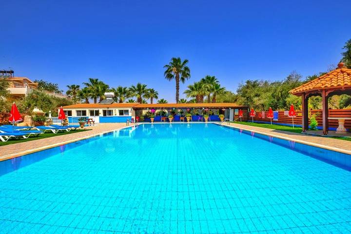 Villa for 5 people, with Balcony and Terrace as well as Garden and Children pool in Larnaca District
