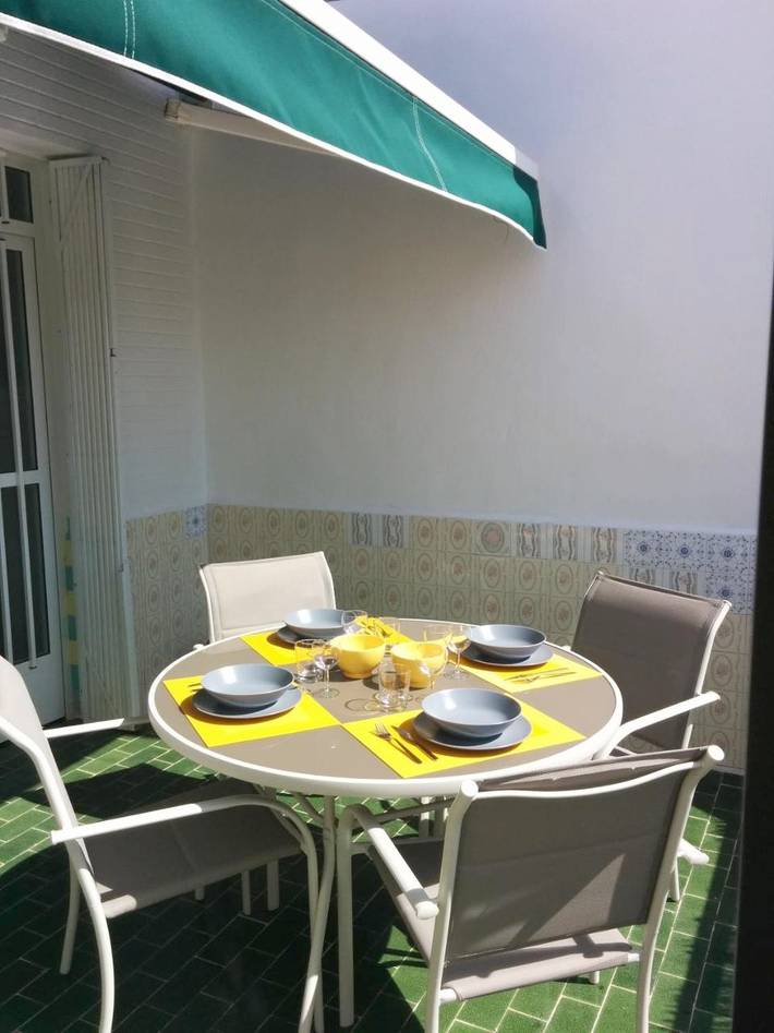 Apartamento para 6 personas, con Balcón además de Terraza y Vistas en Los Nietos