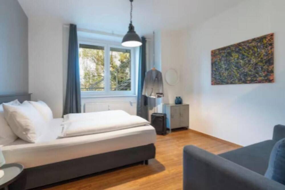 Ganze Wohnung, Spacious 4-Bedroom Apartment in Central Berlin in Moabit Berlin, Berlin