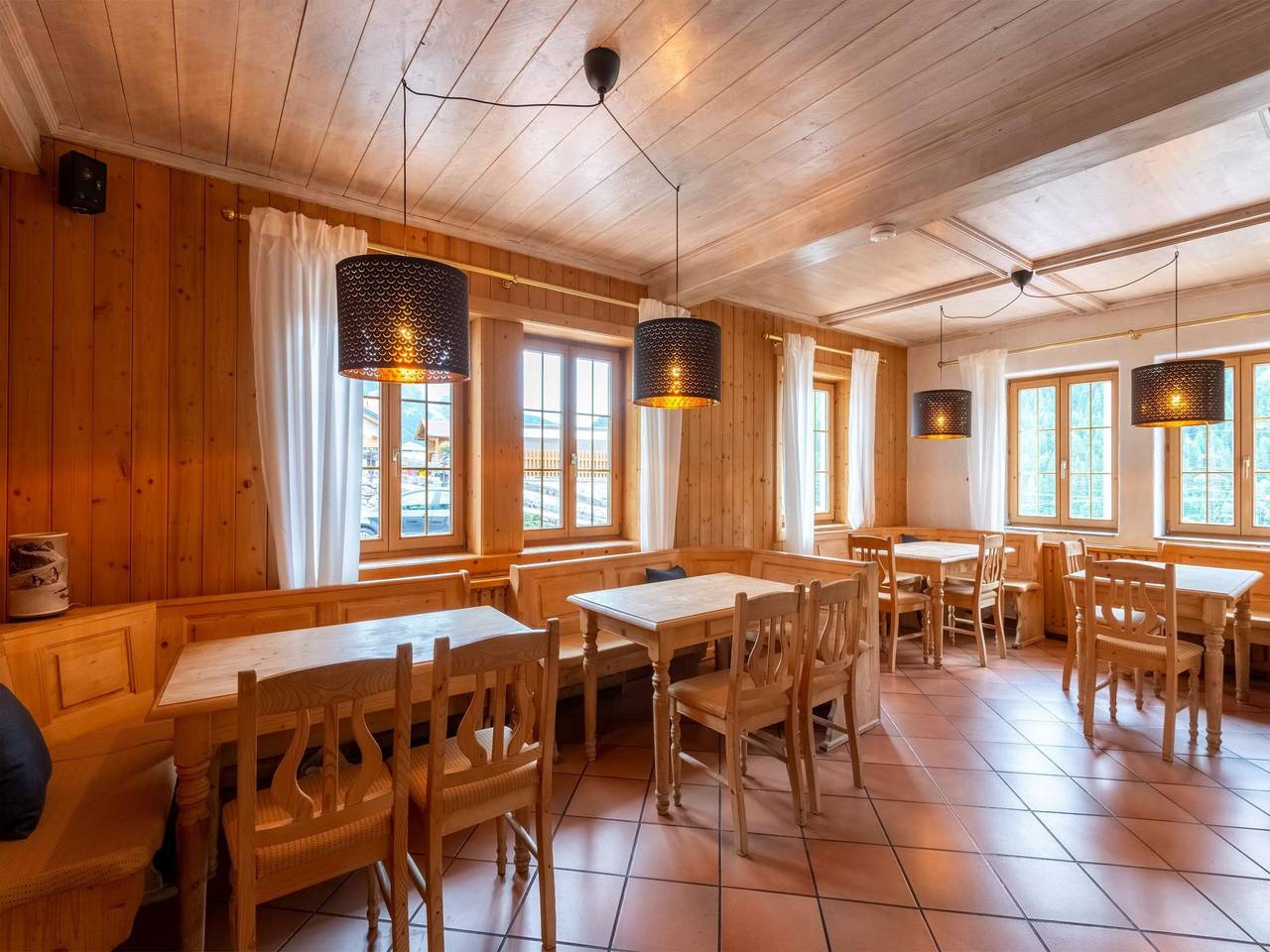 Luxuriöse Gruppenunterkunft mit Sauna & Kino in Pettneu, Pettneu am Arlberg
