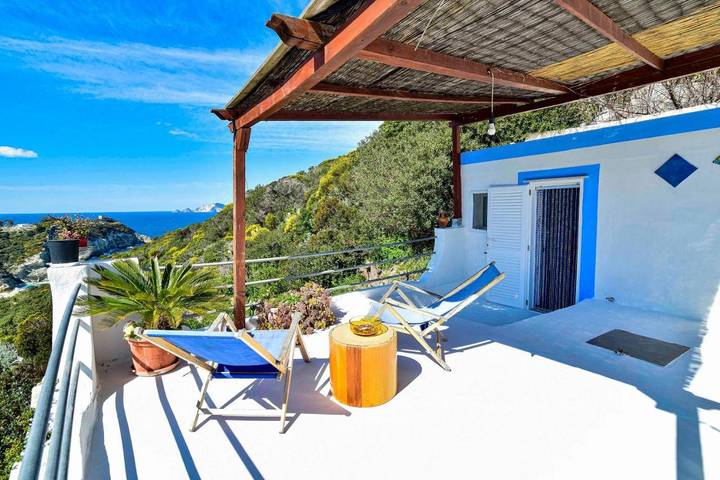 Appartamento per 2 persone, con giardino e panorama nonché terrazza a Ponza