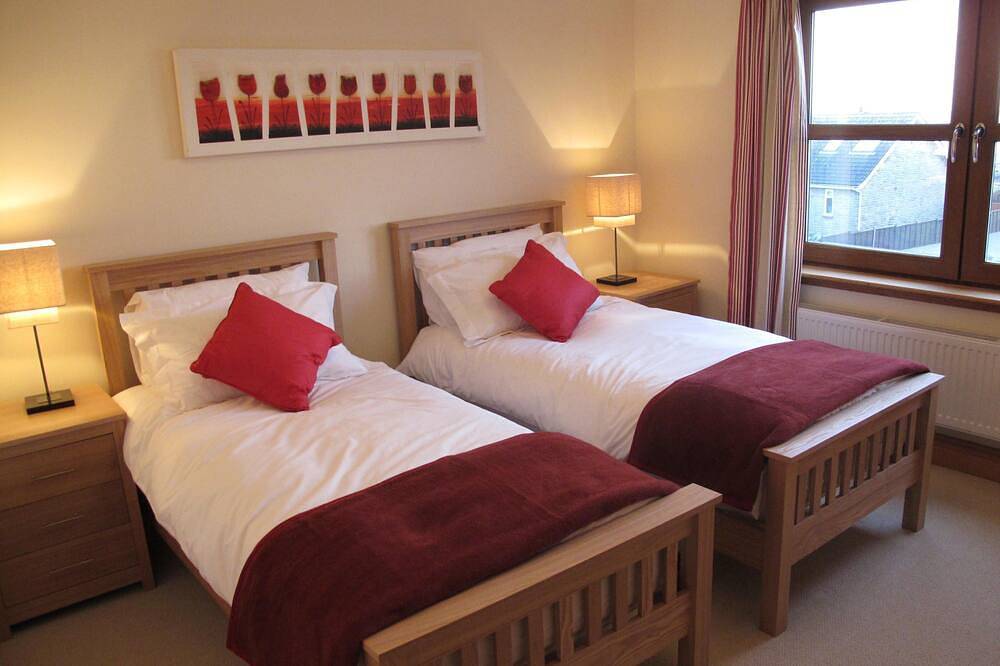 Inchlonaig House - sleeps 10 guests  in 5 bedrooms in Dumfries und Galloway