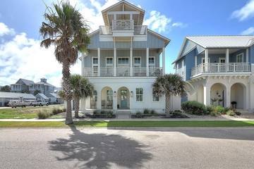 Vacation Home for 14 Guests in Port Aransas, Mustang Island, Picture 2