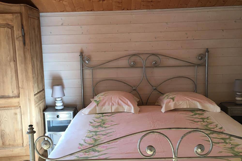Chalet Avec Piscine Privée Au Milieu De La Forêt in Bagnols-en-Forêt, Region de Draguignan