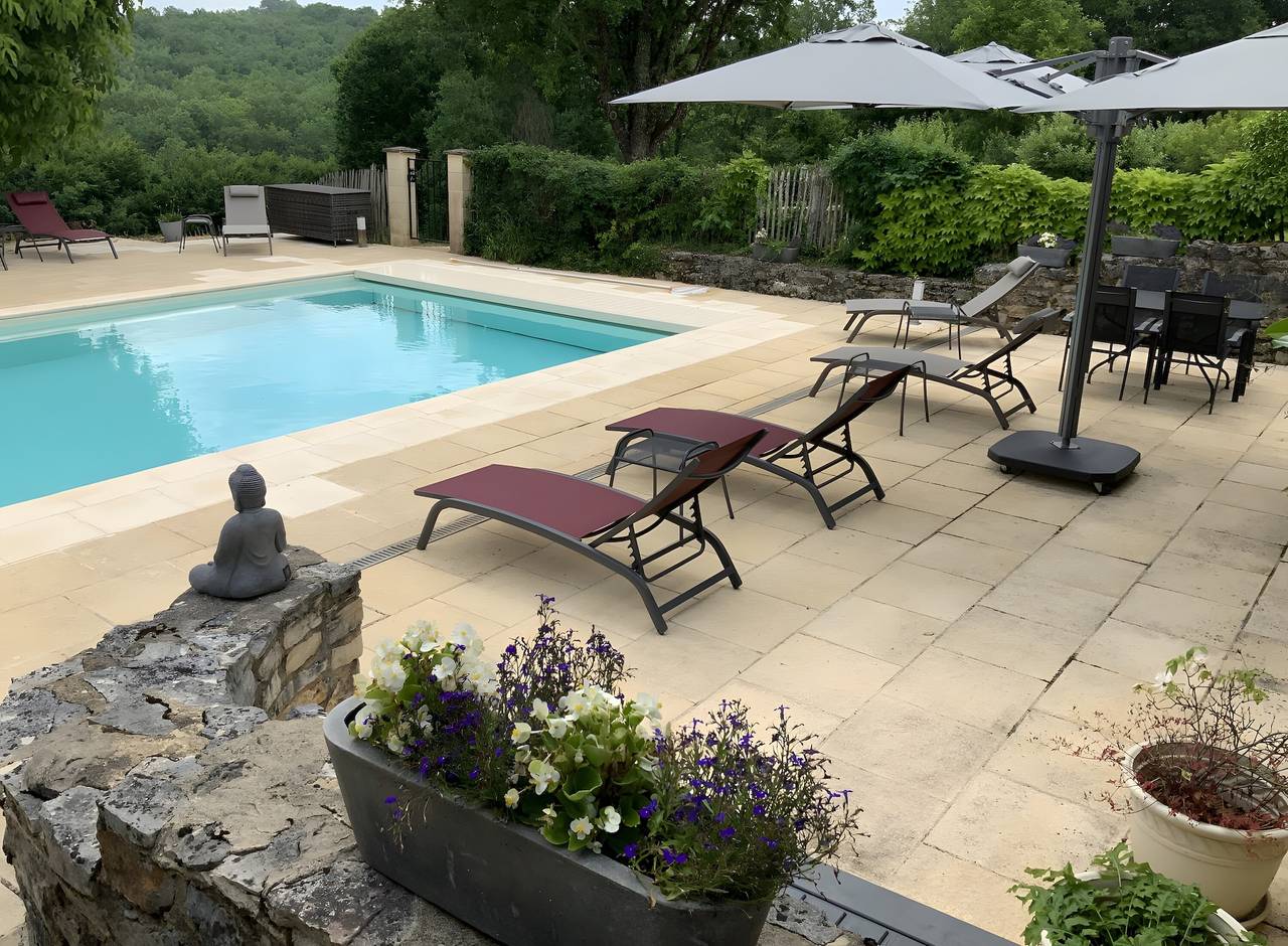 Gîte « Les Tuquettes » avec piscine et jacuzzi partagés. in Montcabrier, Lot