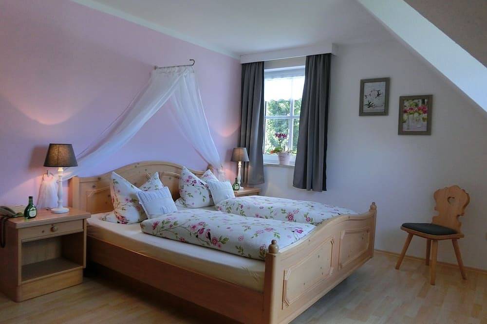 Ganze Wohnung, Gemütliche 45qm Ferienwohnung, Naturholzmöbelausstattung in Bad Steben, Landkreis Hof