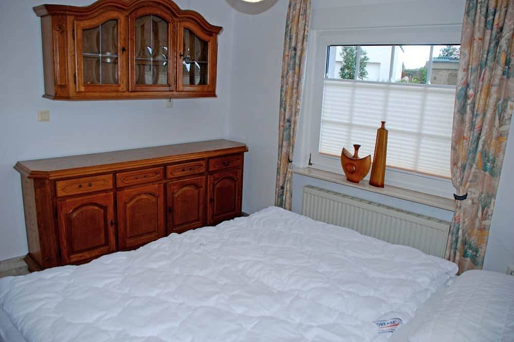Pommernhof vacation apartment with terrace on the ground floor - Ferienwohnungen auf dem Pommernhof in Samtens, Ruegen
