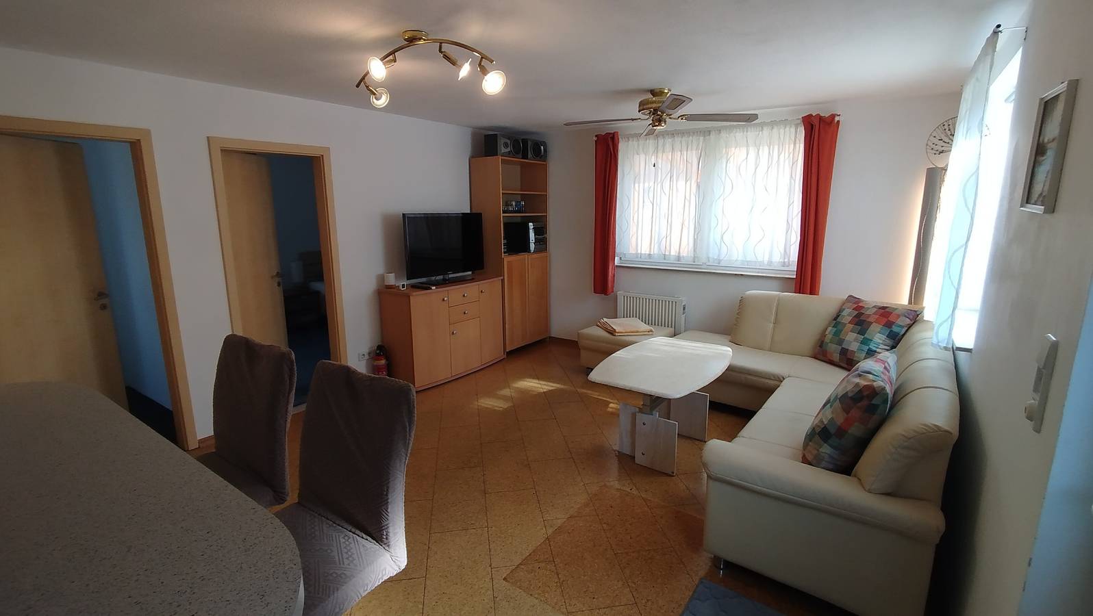 Gästehaus mit 3 Schlafbereichen, Gemeinschaftspool, privater Terrasse und Wlan in Glien, Ruppiner Seenland