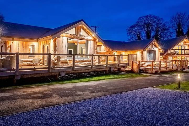 Cottage for 4 people, with garden and hot tub as well as sauna in Addingham