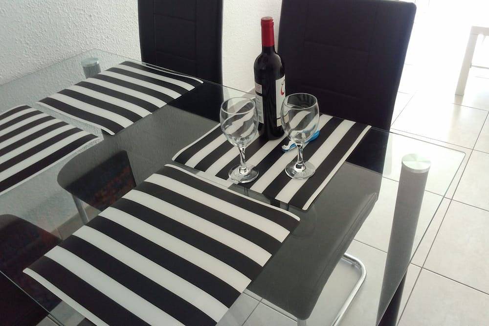 Entire apartment, Fantastic Loft Apartment On The Beach With All Services (Wifi, A / C) in El Barrio, San Juan Playa