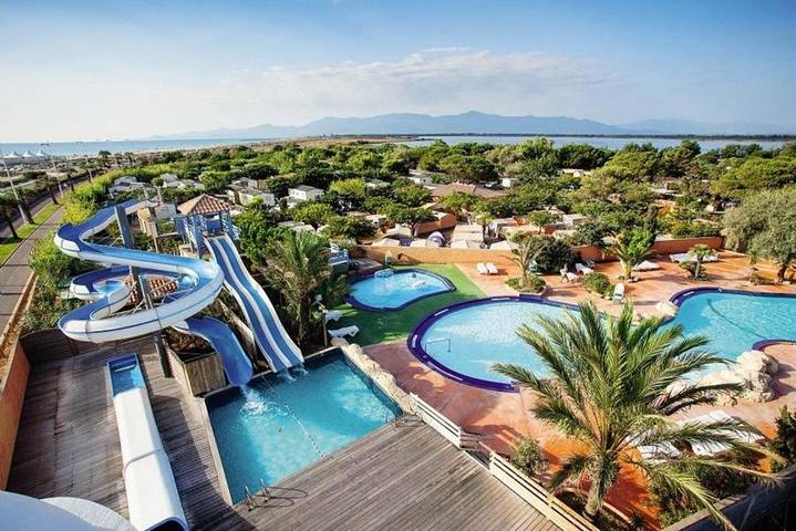 Camping pour 6 personnes, avec Terrasse et Jardin ainsi que Piscine et Vue sur le lac