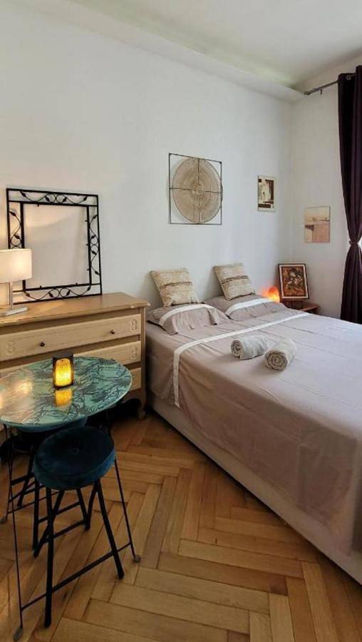 Gîte pour 2 personnes, avec balcon et vue dans Gare de Nice ville